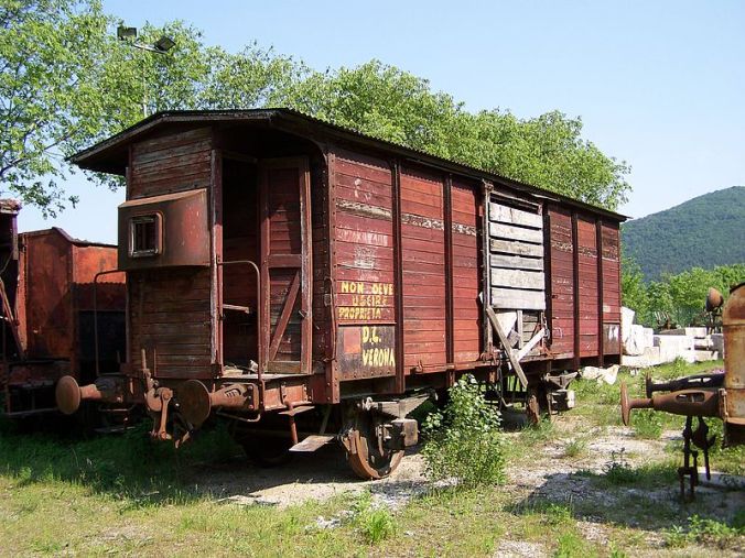 800px-Carro_chiuso_con_garitta_Botticino_2009