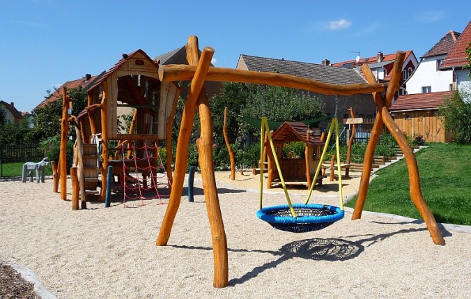 thema_spielplatz_tiere_nestschaukel